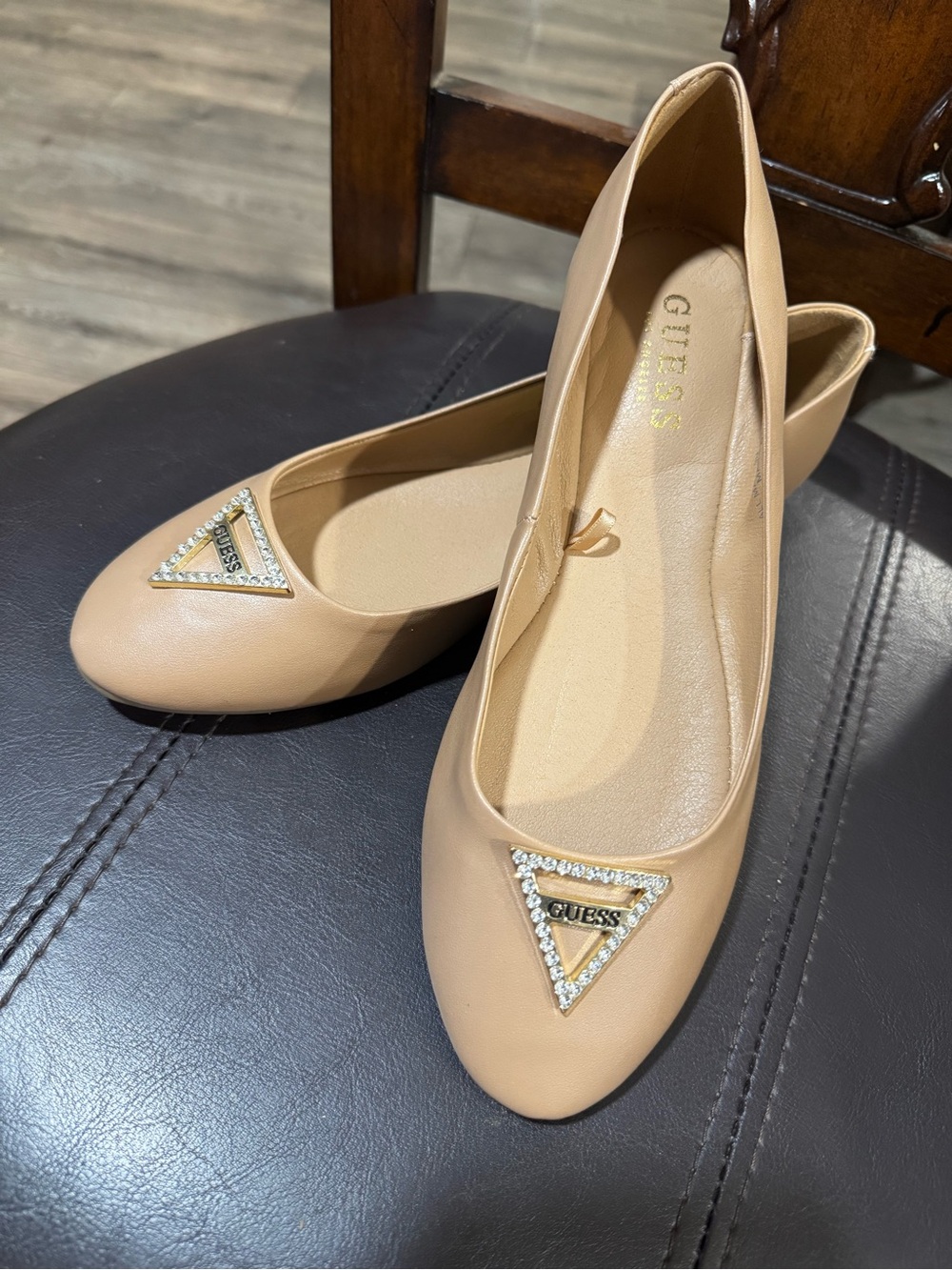GUESS Beige Crystal Triangle Logo Ballet Flats Size 9